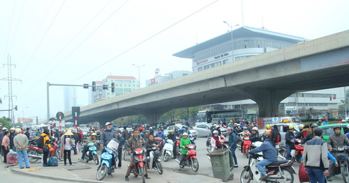 Phân luồng, giảm ùn tắc quanh bến xe ảnh 4